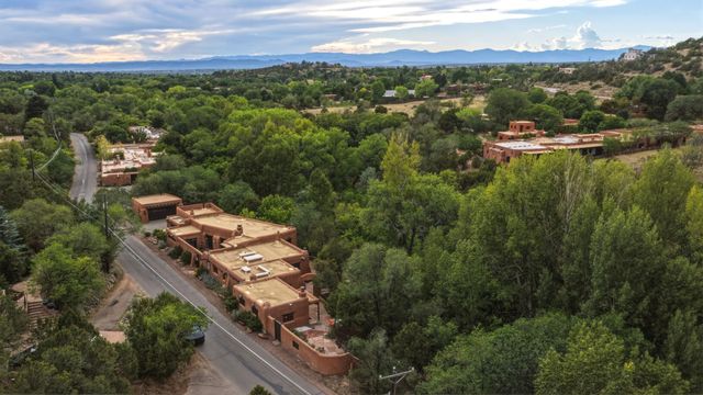 1433 Upper Canyon Road, Santa Fe, NM 87501