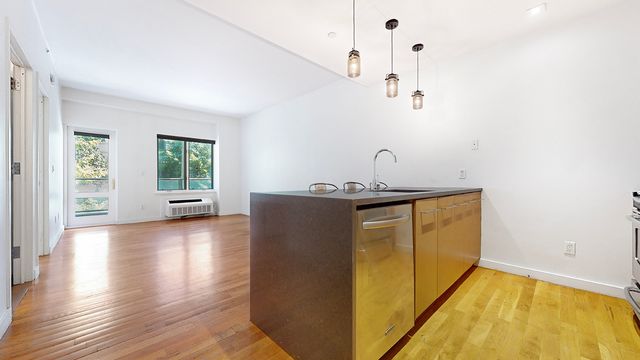 330 E 109th St Apt 2C, New York City, NY 10029