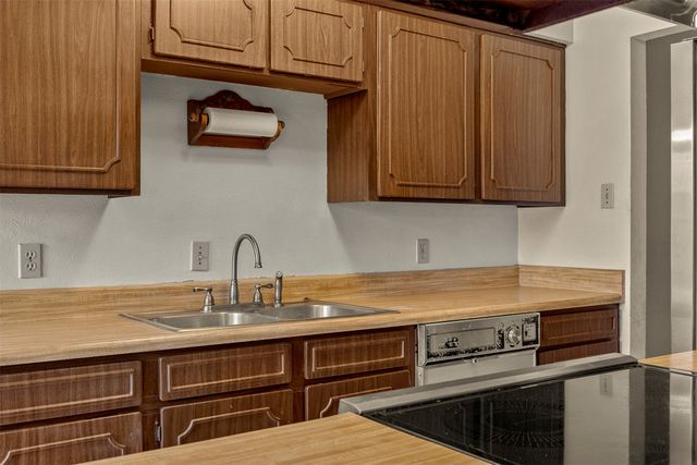 6417 Kary Lynn Drive N, Watauga, TX 76148