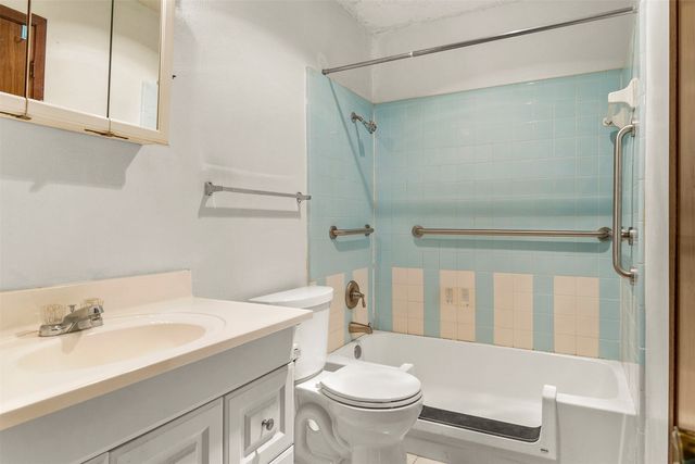 6417 Kary Lynn Drive N, Watauga, TX 76148