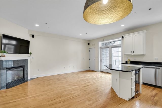 381 W Broadway 4, Boston, MA 02127