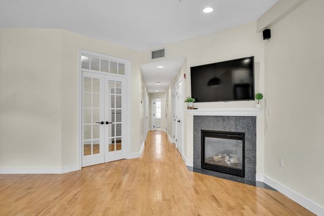 381 W Broadway 4, Boston, MA 02127