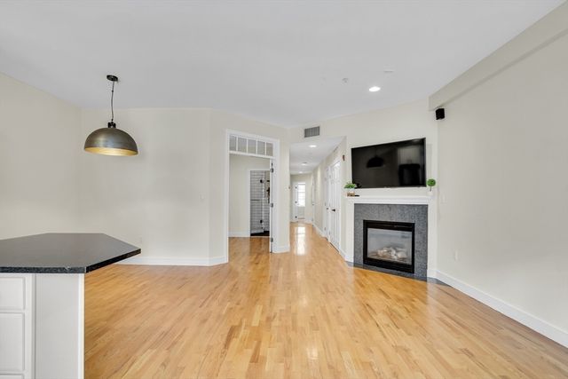 381 W Broadway 4, Boston, MA 02127