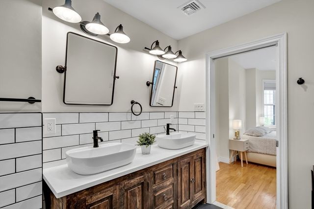 381 W Broadway 4, Boston, MA 02127
