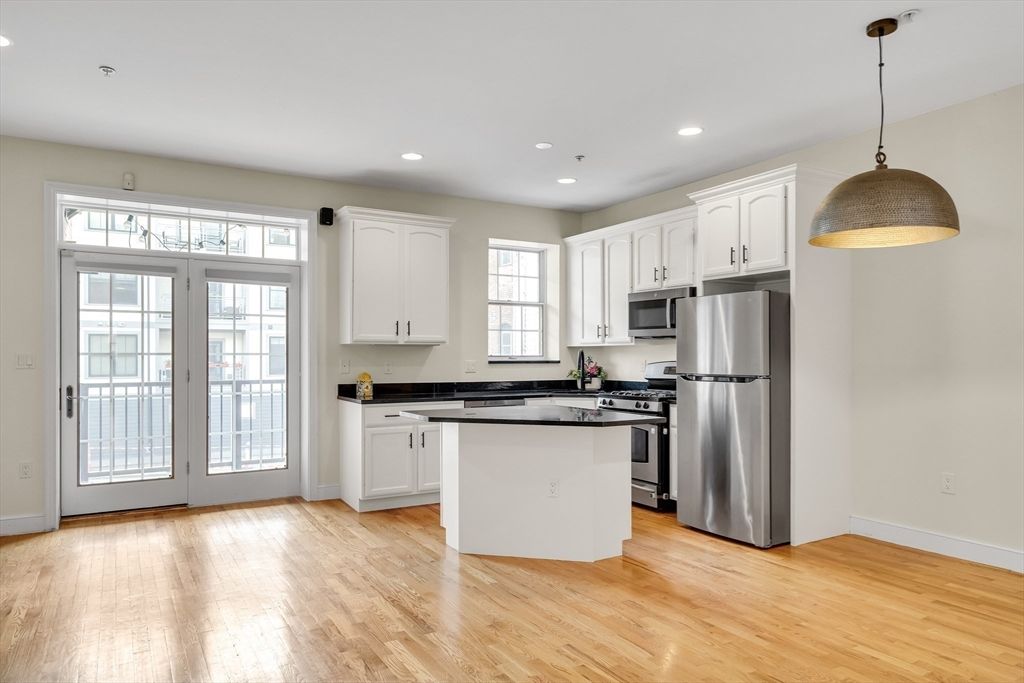 381 W Broadway 4, Boston, MA 02127