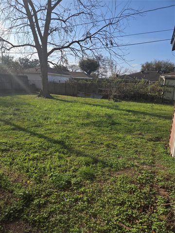 2216 3rd Street, Houston, TX 77547