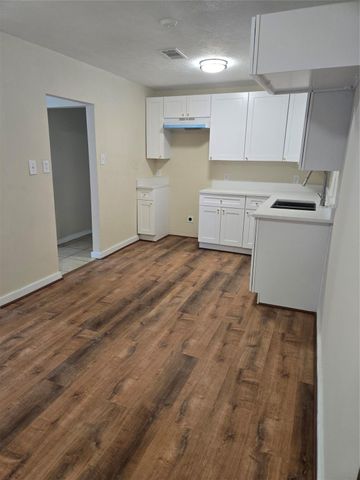 2216 3rd Street, Houston, TX 77547