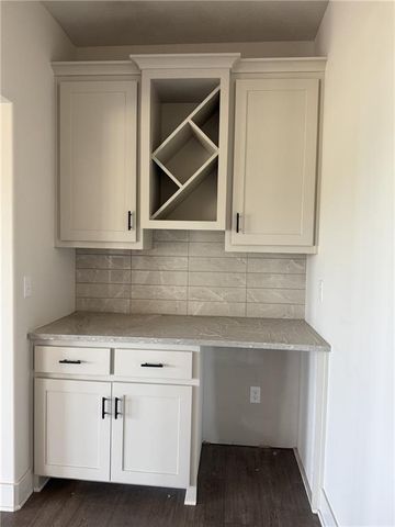 10507 N Highland Place, Kansas City, MO 64155