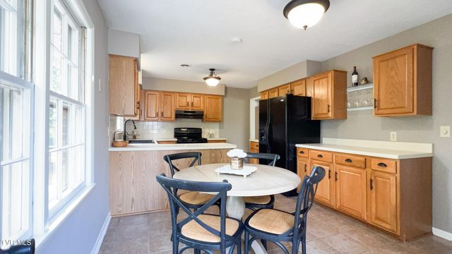 412 Brookwood Dr, Bristol, TN 37620