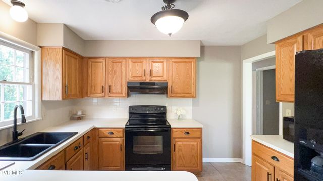 412 Brookwood Dr, Bristol, TN 37620