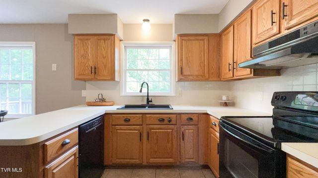 412 Brookwood Dr, Bristol, TN 37620