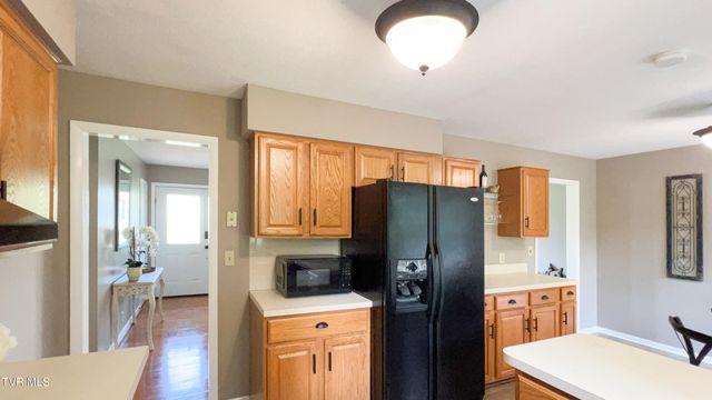 412 Brookwood Dr, Bristol, TN 37620