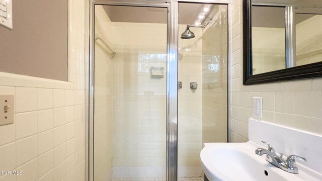 412 Brookwood Dr, Bristol, TN 37620