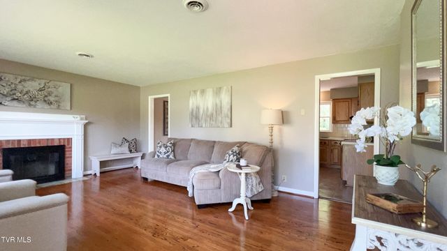 412 Brookwood Dr, Bristol, TN 37620