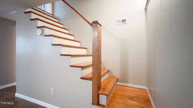 412 Brookwood Dr, Bristol, TN 37620