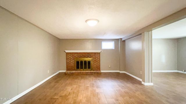 412 Brookwood Dr, Bristol, TN 37620