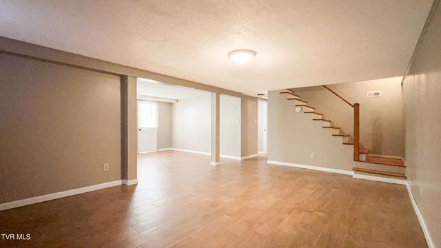 412 Brookwood Dr, Bristol, TN 37620