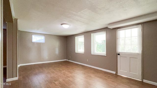 412 Brookwood Dr, Bristol, TN 37620
