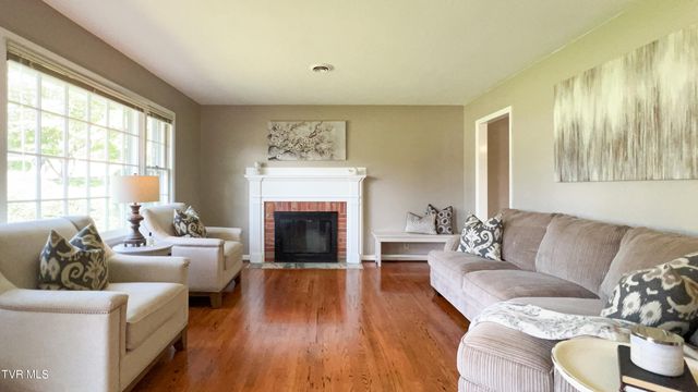 412 Brookwood Dr, Bristol, TN 37620