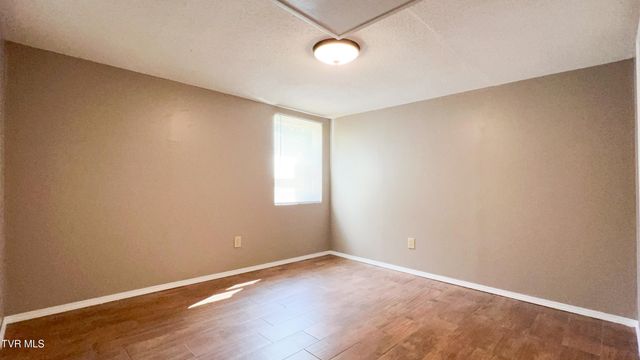 412 Brookwood Dr, Bristol, TN 37620