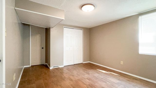 412 Brookwood Dr, Bristol, TN 37620