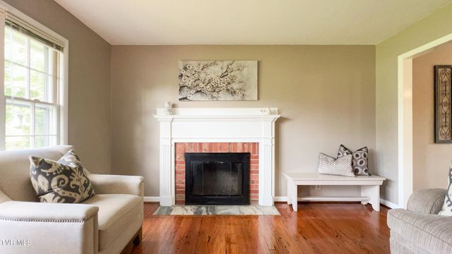 412 Brookwood Dr, Bristol, TN 37620