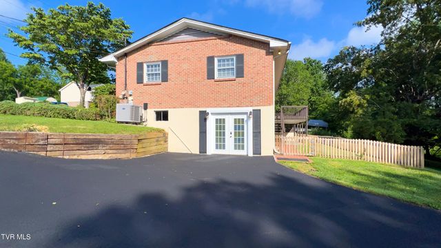 412 Brookwood Dr, Bristol, TN 37620