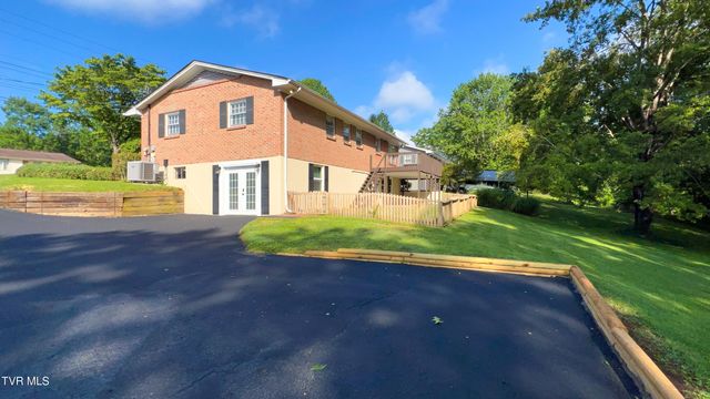 412 Brookwood Dr, Bristol, TN 37620