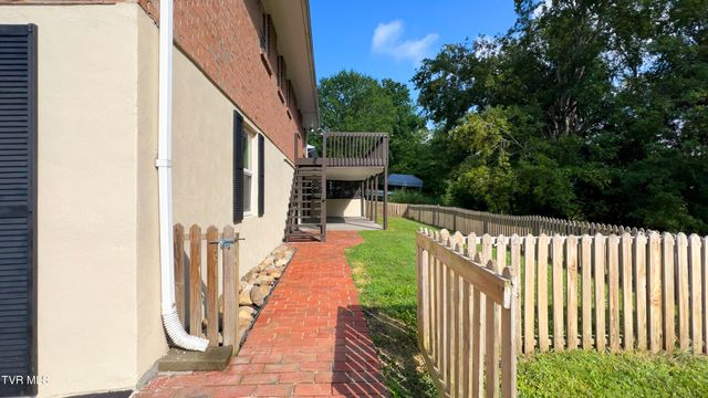 412 Brookwood Dr, Bristol, TN 37620