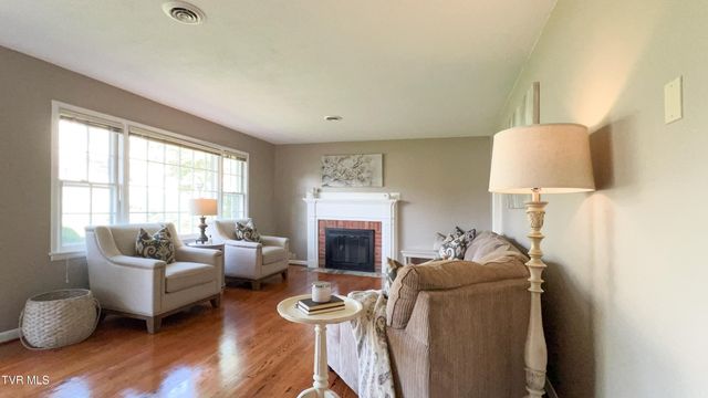 412 Brookwood Dr, Bristol, TN 37620