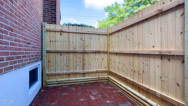 412 Brookwood Dr, Bristol, TN 37620