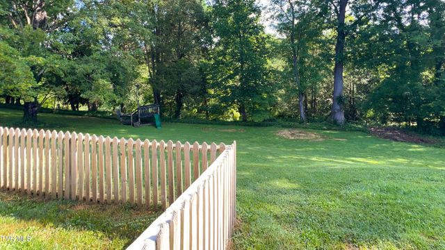 412 Brookwood Dr, Bristol, TN 37620