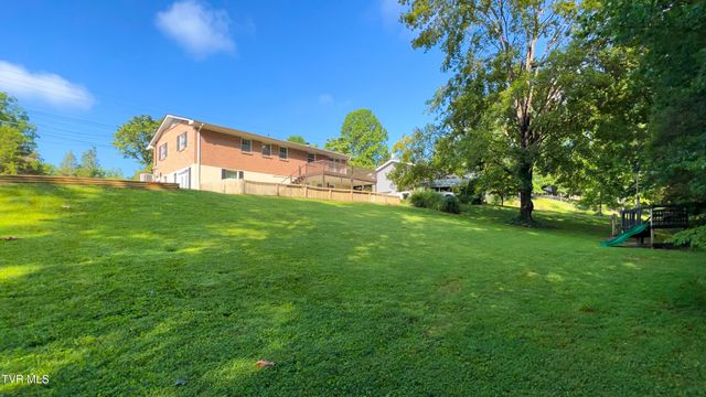 412 Brookwood Dr, Bristol, TN 37620