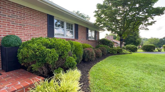 412 Brookwood Dr, Bristol, TN 37620