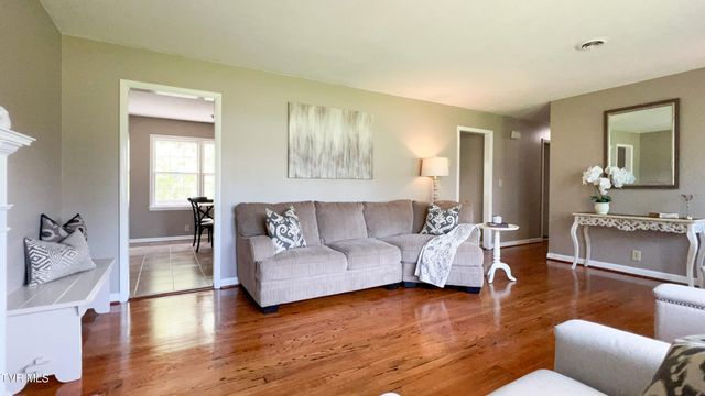 412 Brookwood Dr, Bristol, TN 37620