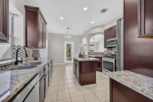 1011 Jasons Bend Drive, Sugar Land, TX 77479