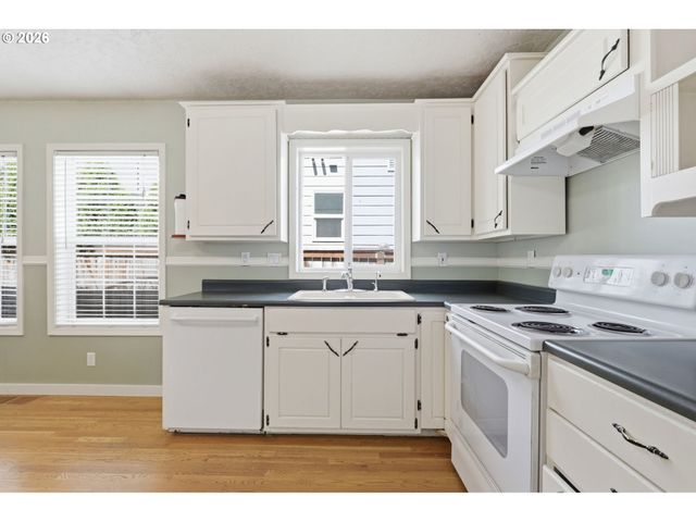 5226 N AMHERST St, Portland, OR 97203