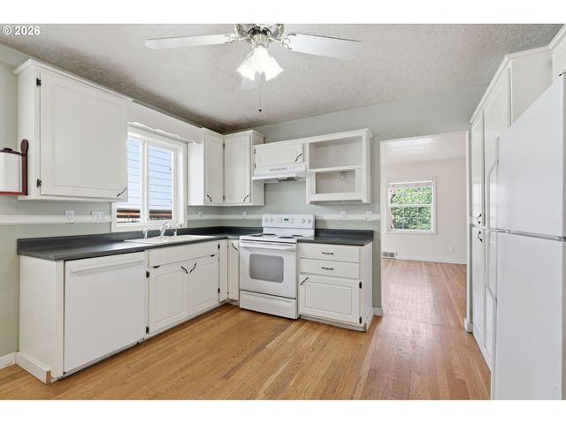 5226 N AMHERST St, Portland, OR 97203