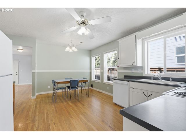 5226 N AMHERST St, Portland, OR 97203