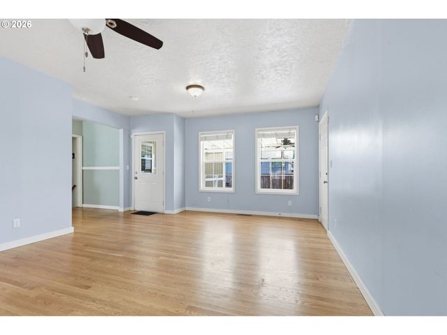 5226 N AMHERST St, Portland, OR 97203