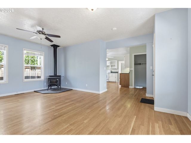 5226 N AMHERST St, Portland, OR 97203