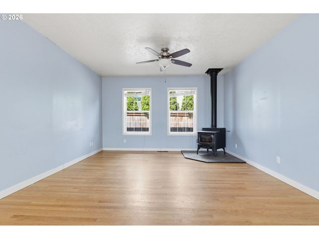 5226 N AMHERST St, Portland, OR 97203