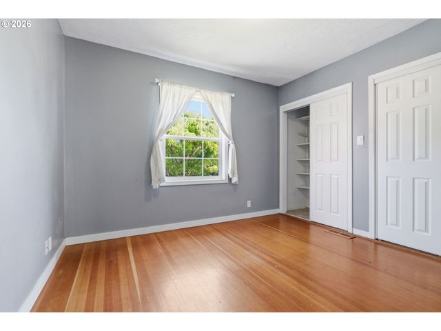 5226 N AMHERST St, Portland, OR 97203
