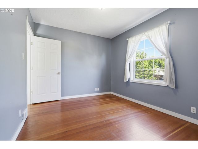 5226 N AMHERST St, Portland, OR 97203