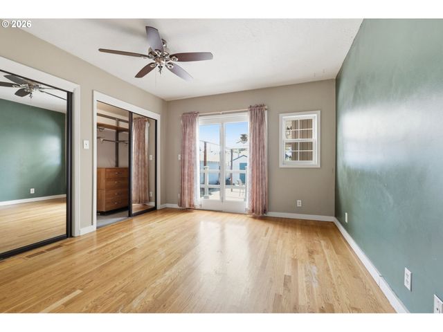 5226 N AMHERST St, Portland, OR 97203