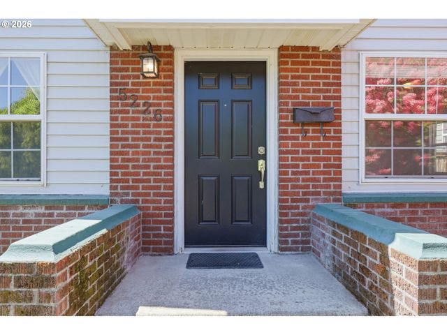 5226 N AMHERST St, Portland, OR 97203