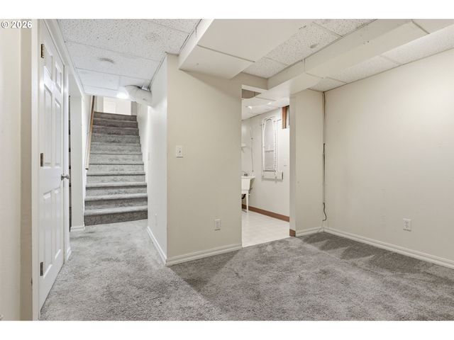 5226 N AMHERST St, Portland, OR 97203
