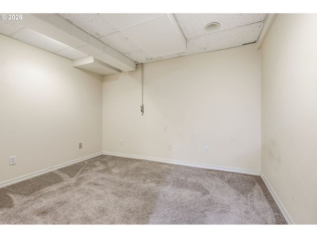 5226 N AMHERST St, Portland, OR 97203