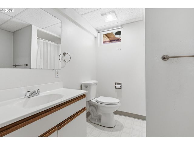 5226 N AMHERST St, Portland, OR 97203