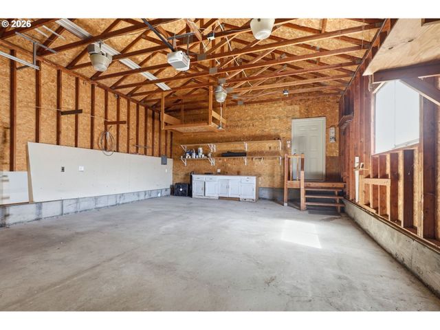 5226 N AMHERST St, Portland, OR 97203